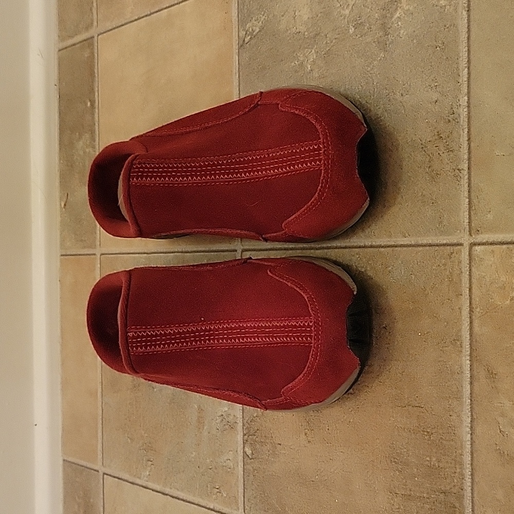 Maroon Clogs 👞 - Picture 3 of 5